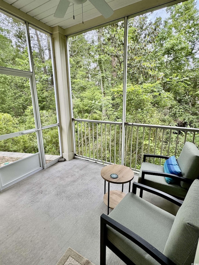 sunroom featuring a ceiling fan