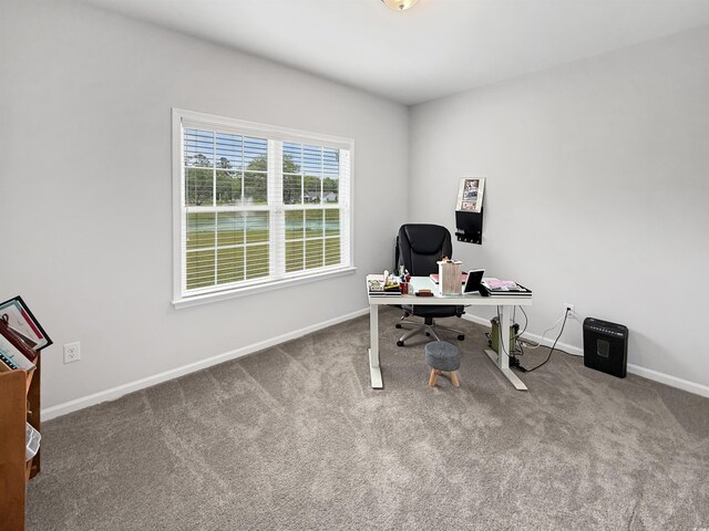 bedroom with wood finished floors, a raised ceiling, baseboards, and ceiling fan