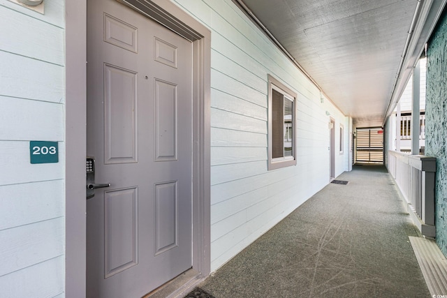 property entrance featuring a porch