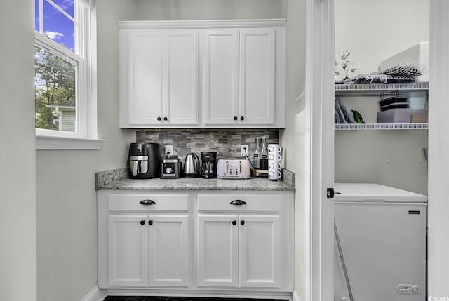 6239 Chadderton Cir, Myrtle Beach, SC 29579 - bar featuring fridge, backsplash, and baseboards