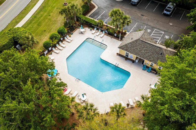 drone / aerial view of a pool area