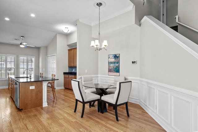 dining area with a chandelier, light wood-type flooring, a ceiling fan, recessed lighting, and ornamental molding