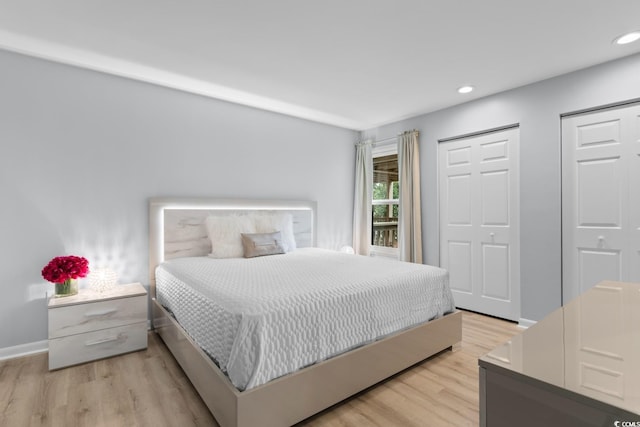 bedroom featuring light wood-type flooring, recessed lighting, and baseboards