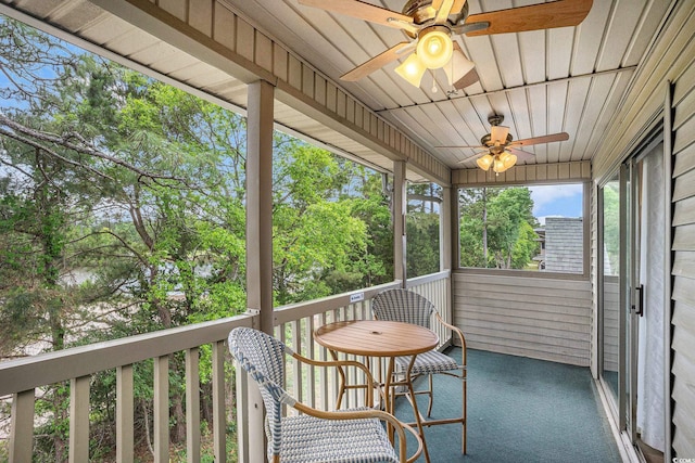 sunroom / solarium featuring ceiling fan