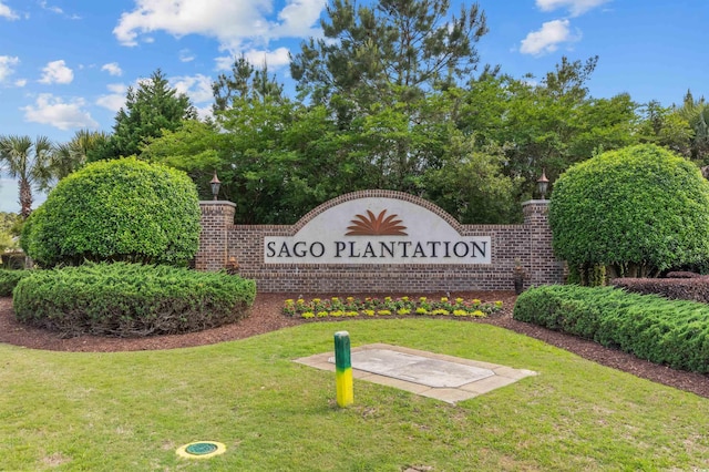 community sign with a yard