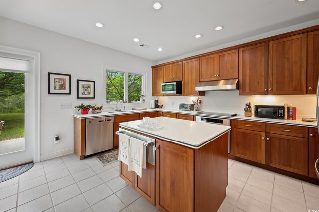 352 Old Carriage Loop, Georgetown, SC 29440 - kitchen with stainless steel appliances, a sink, under cabinet range hood, light countertops, and a kitchen island