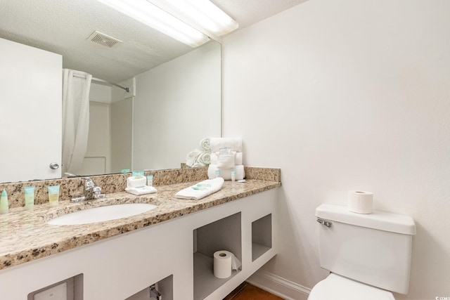 full bath with toilet, vanity, a shower with curtain, and baseboards