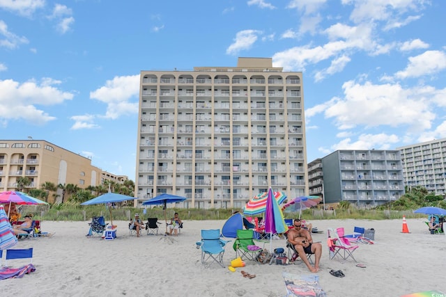 view of apartment building / complex