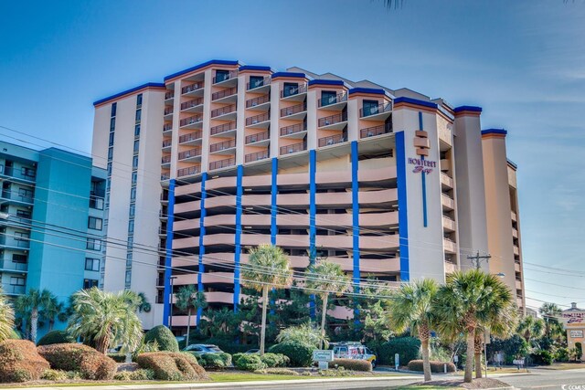 view of apartment building / complex