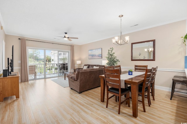 dining space with a chandelier, crown molding, light wood-type flooring, and ceiling fan