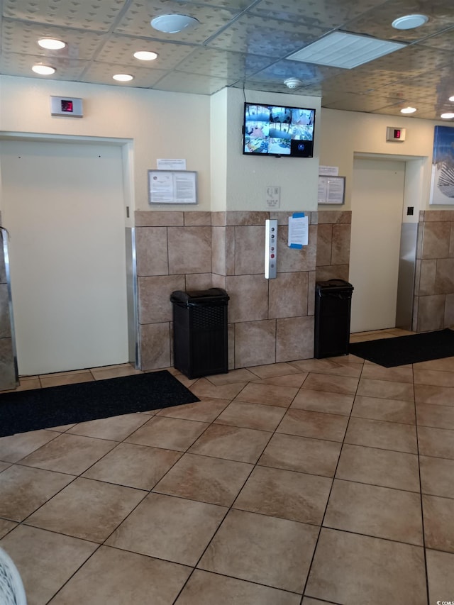 210 75th Ave N Unit 4042, Myrtle Beach, SC 29572 - welcome area with tile walls, wainscoting, and recessed lighting