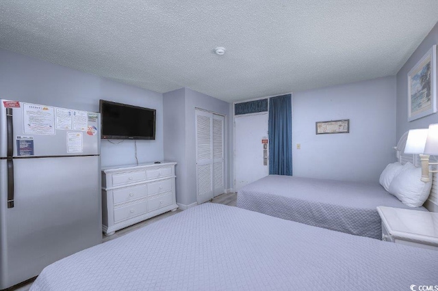 210 75th Ave N Unit 4042, Myrtle Beach, SC 29572 - bedroom featuring a closet and a textured ceiling