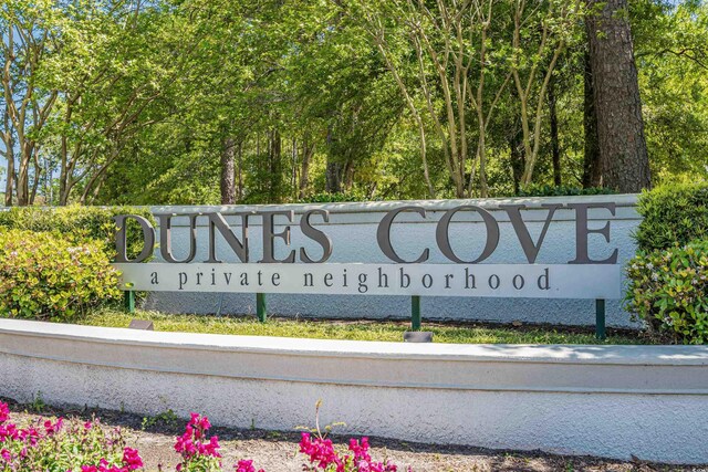 view of community / neighborhood sign