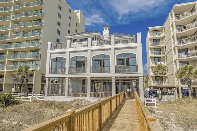 view of apartment building / complex