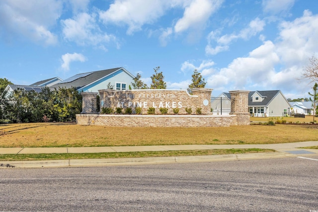 view of front facade with brick siding