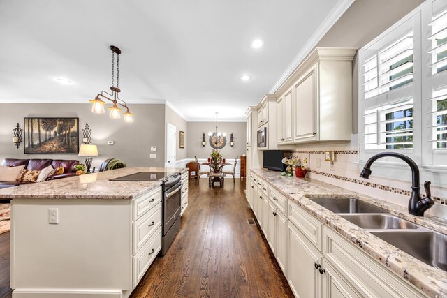 kitchen with stainless steel electric range, open floor plan, dark wood finished floors, a sink, and crown molding