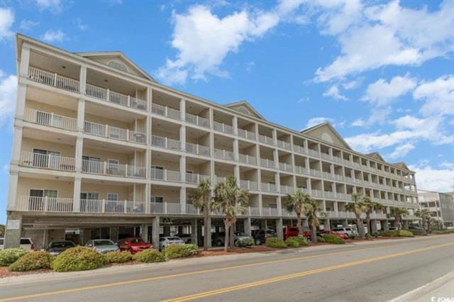 view of apartment building / complex