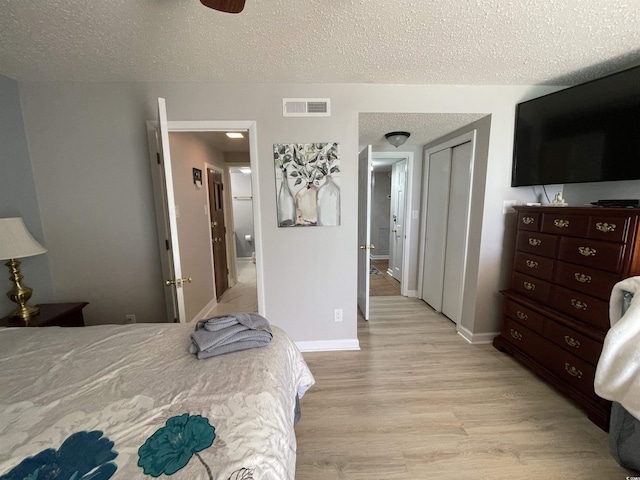 9500 Shore Dr Unit 17B, Myrtle Beach, SC 29572 - bedroom with light wood-style flooring, a textured ceiling, and a closet