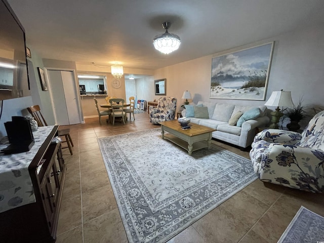 9500 Shore Dr Unit 17B, Myrtle Beach, SC 29572 - living room featuring a chandelier
