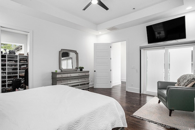 bedroom featuring recessed lighting, dark wood finished floors, a spacious closet, baseboards, and ceiling fan