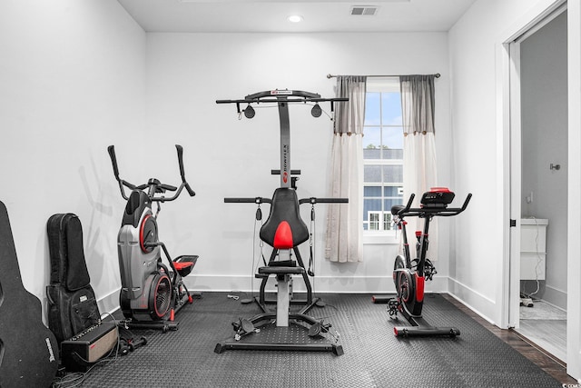 exercise room with baseboards and recessed lighting