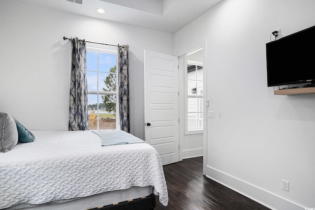 bedroom featuring dark wood-style flooring, baseboards, and recessed lighting