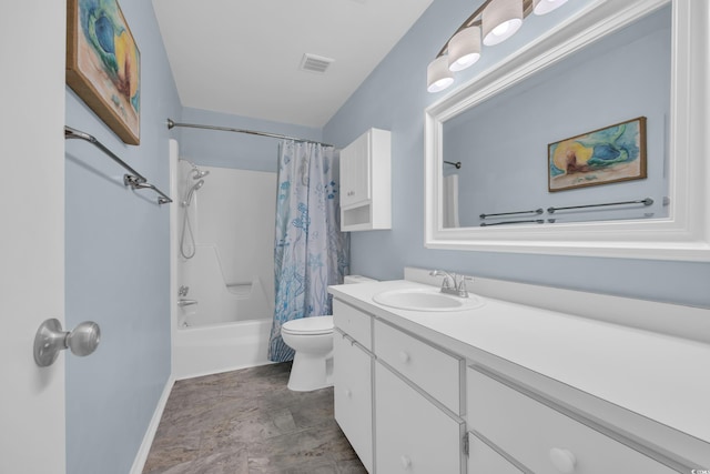 full bath with vanity, toilet, shower / tub combo with curtain, and baseboards