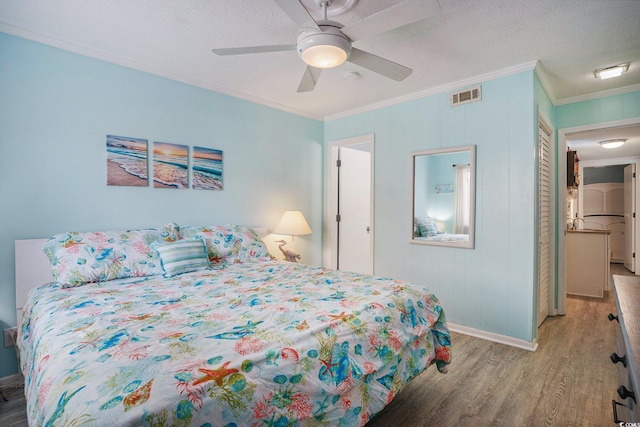 6000 N Ocean Blvd Unit 133, North Myrtle Beach, SC 29582 - bedroom with crown molding, wood finished floors, baseboards, ceiling fan, and a textured ceiling