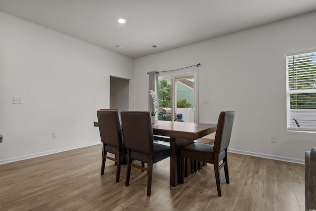 dining space with light wood-style floors, plenty of natural light, baseboards, and recessed lighting