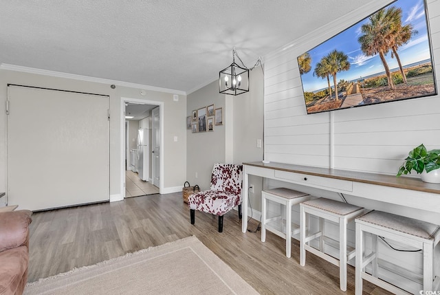 6900 N Ocean Blvd Unit 1437, Myrtle Beach, SC 29572 - living area with crown molding, a textured ceiling, wood finished floors, a chandelier, and baseboards