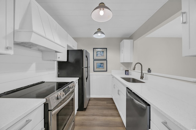 kitchen with stainless steel appliances, premium range hood, a sink, dark wood-style flooring, and white cabinets