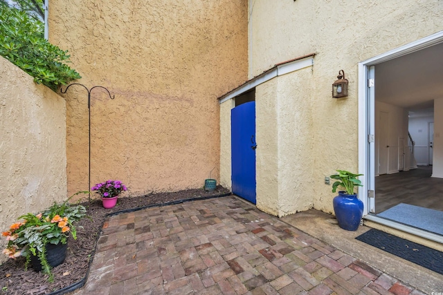 property entrance featuring stucco siding