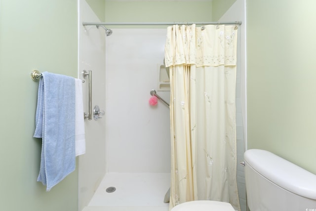 510 Fairwood Lakes Dr Unit 17-P, Myrtle Beach, SC 29588 - full bathroom featuring toilet and a shower with shower curtain