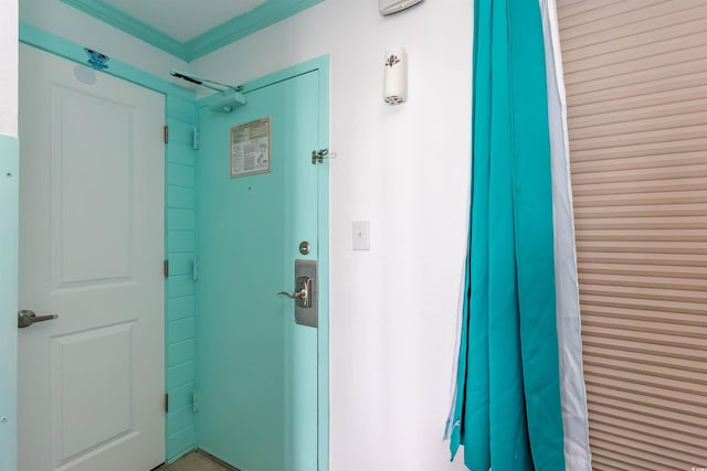 bathroom featuring ornamental molding