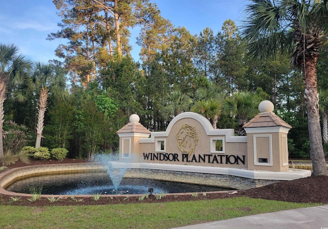view of community / neighborhood sign