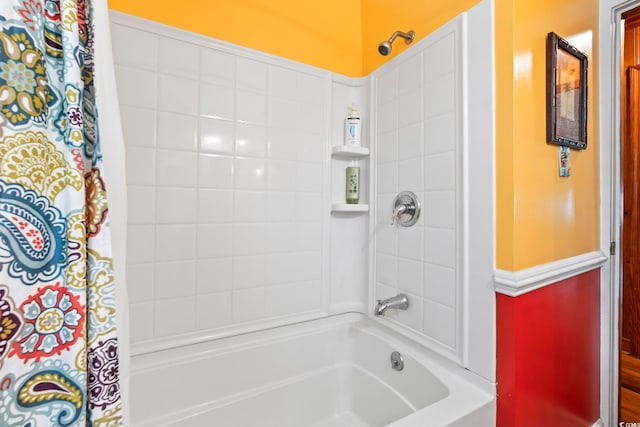 bathroom featuring shower / tub combo