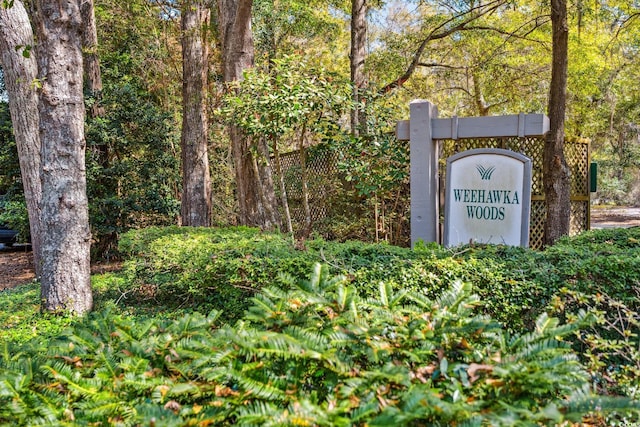 view of community / neighborhood sign