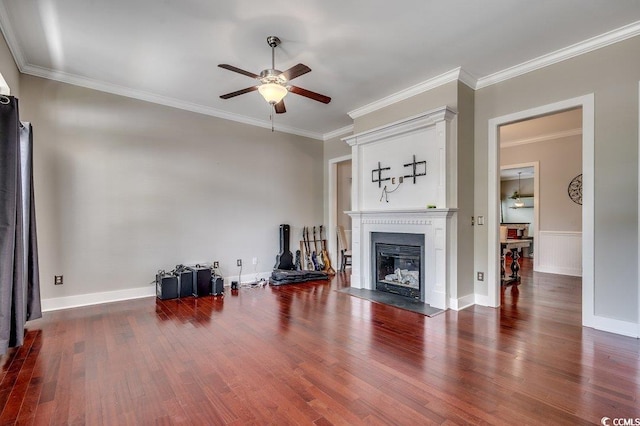 living room featuring ceiling fan, a glass covered fireplace, wood finished floors, and ornamental molding