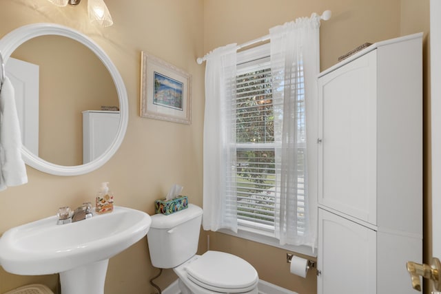 190 Barony Pl, Pawleys Island, SC 29585 - half bathroom featuring a sink and toilet
