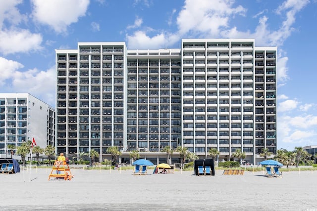 view of apartment building / complex
