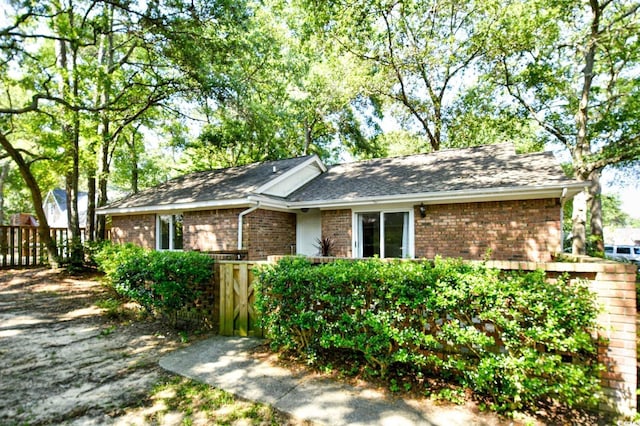 816 Kittiwake Ln, Murrells Inlet, SC 29576 - single story home featuring fence, brick siding, a gate, and a shingled roof