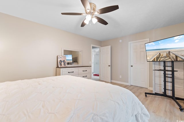 bedroom featuring light wood-style flooring, baseboards, and ceiling fan