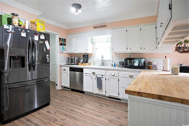 kitchen with stainless steel appliances, a sink, white cabinetry, light wood-style flooring, and crown molding