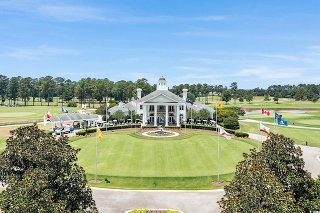 view of property's community featuring view of wooded area and golf course view