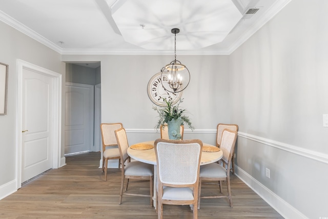 2180 Waterview Ln Unit 836, North Myrtle Beach, SC 29582 - dining room featuring a chandelier, light wood-style flooring, ornamental molding, and baseboards