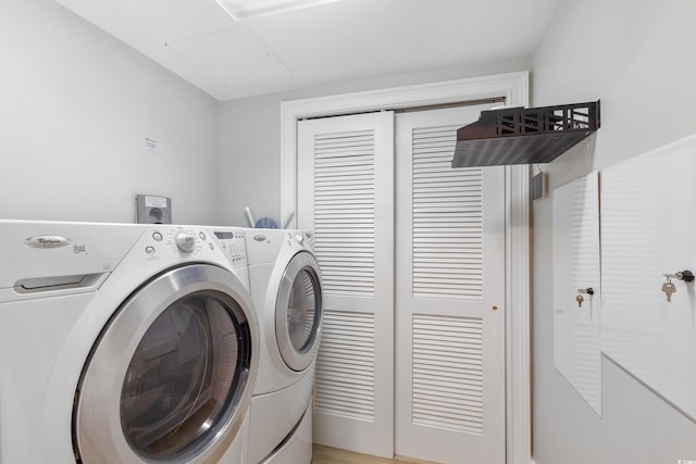 2180 Waterview Ln Unit 836, North Myrtle Beach, SC 29582 - laundry area with washing machine and clothes dryer