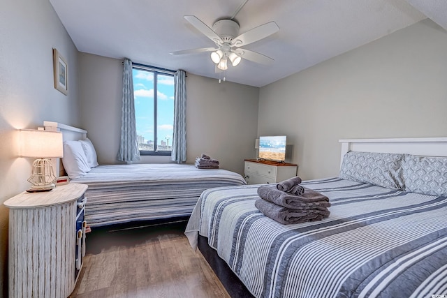 bedroom with dark wood-style flooring and a ceiling fan