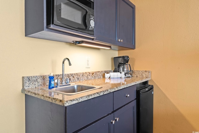 1501 S Ocean Blvd Unit 1231, Myrtle Beach, SC 29577 - kitchen featuring a sink, blue cabinets, and refrigerator