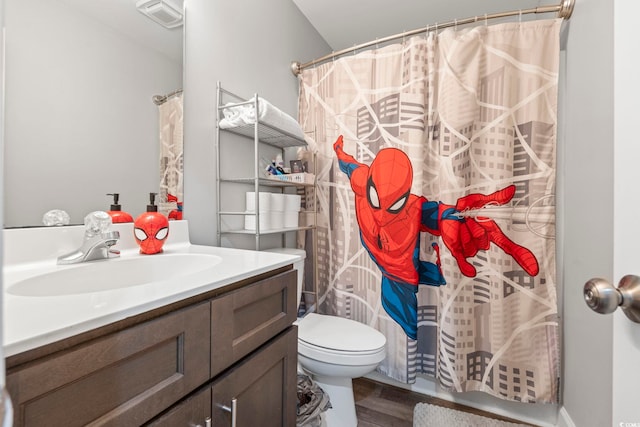 full bath featuring wood finished floors, vanity, toilet, and curtained shower