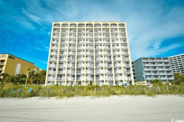 view of apartment building / complex